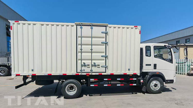 Howo 4x2 Light Cargo Box Truck for Sale in Ghana