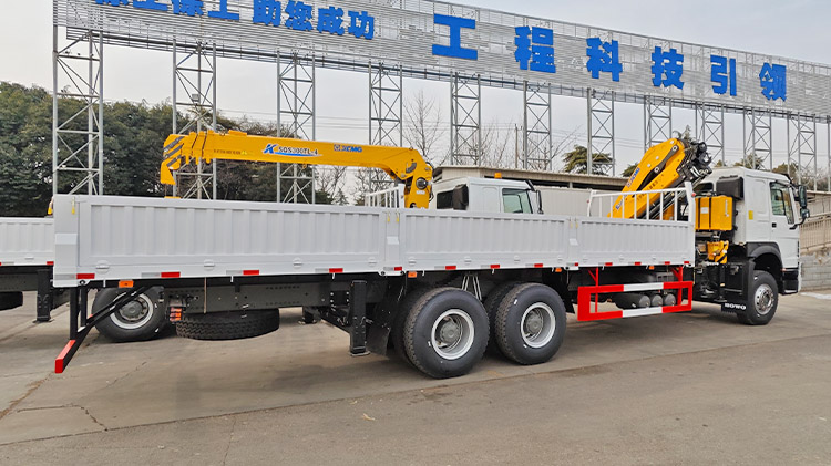 Mobile Folding Crane Truck Mounted for Sale in Ghana