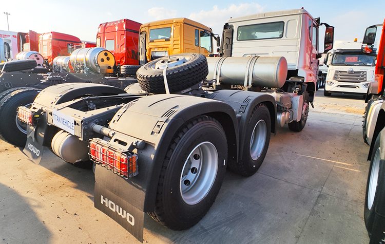 Howo nx Tractor Truck Head for Sale in Ghana